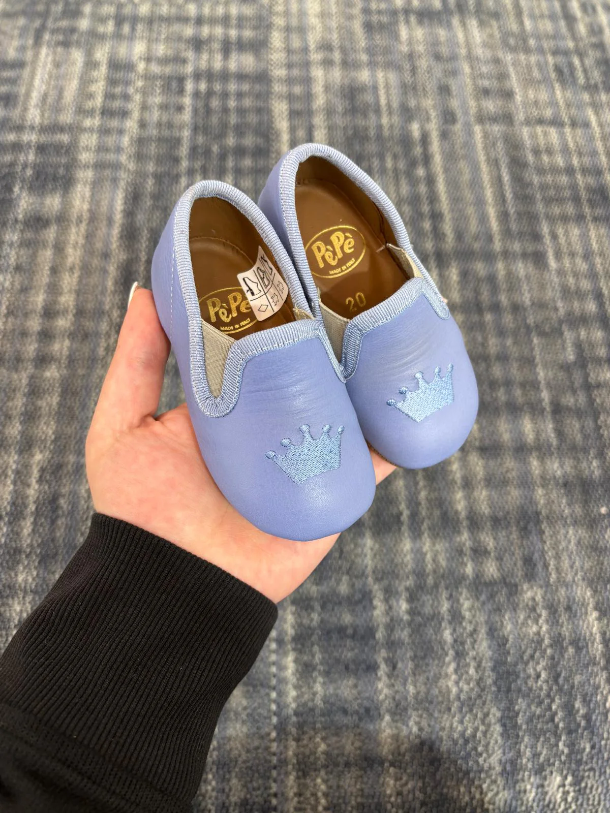 Pepe' Pigeon Blue Crown Embroidered Soft Smoking Slip on - Image 4